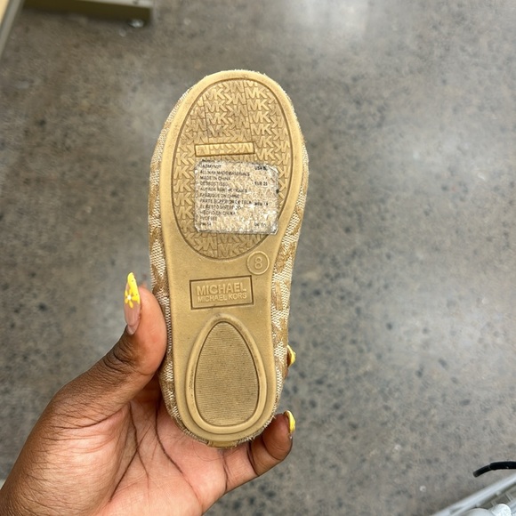 Michael Kors Faye Strap 2 flats shoes new camel Girls Toddlers size 8 - Picture 3 of 3